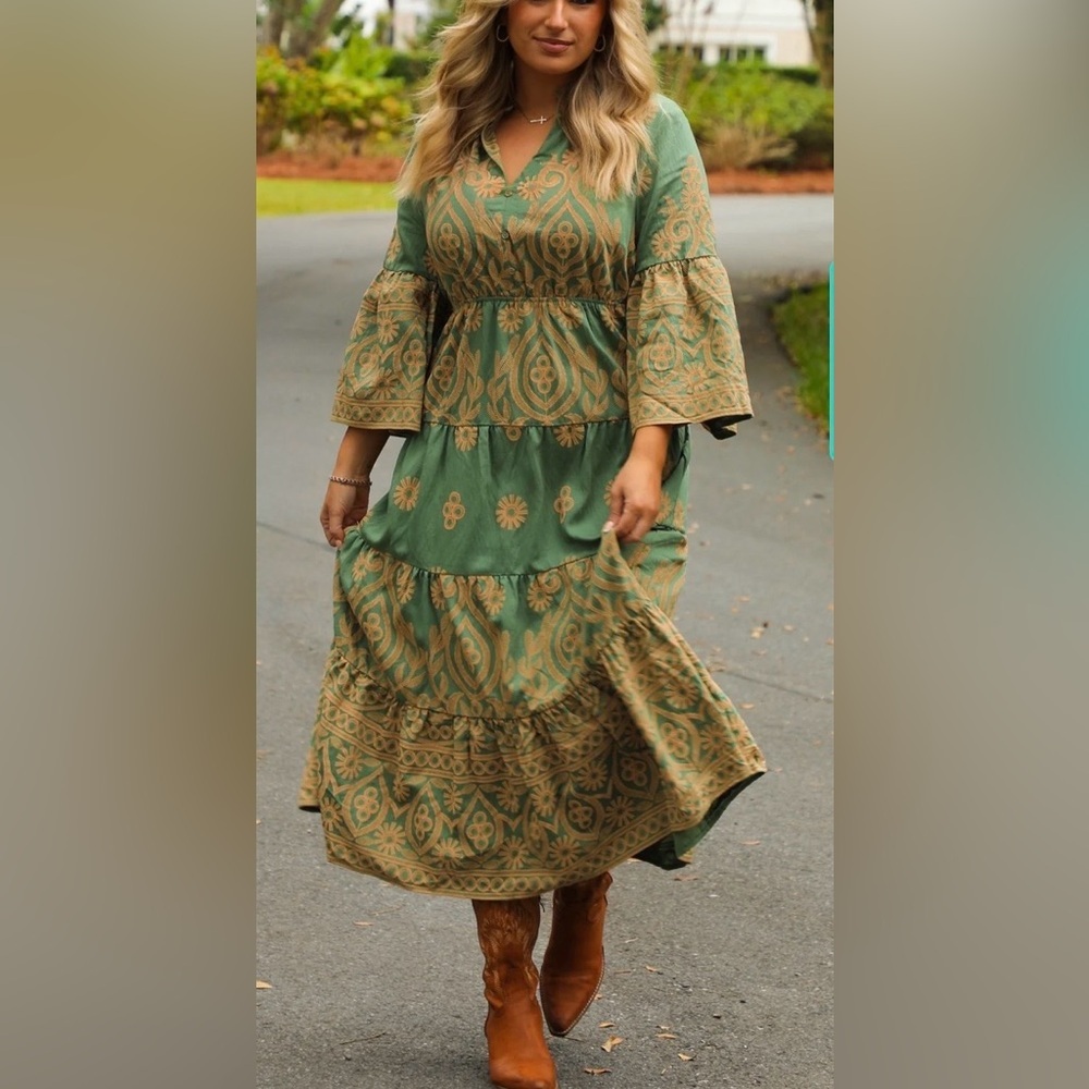 Gigio Romantic Sage Textured Print Tiered  Midi- Maxi Dress w/ Bell Sleeves, NWT - Picture 7 of 16